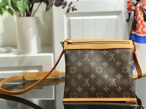 WIS SLANTING VUITTON LOUIS 0531